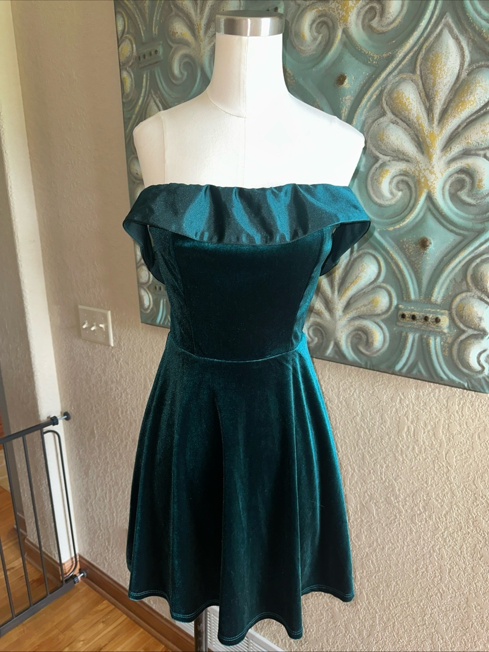 Trixxi Hunter Green Off Shoulder Fit Flare Dress Size S Winter Dance NWT Velvet
